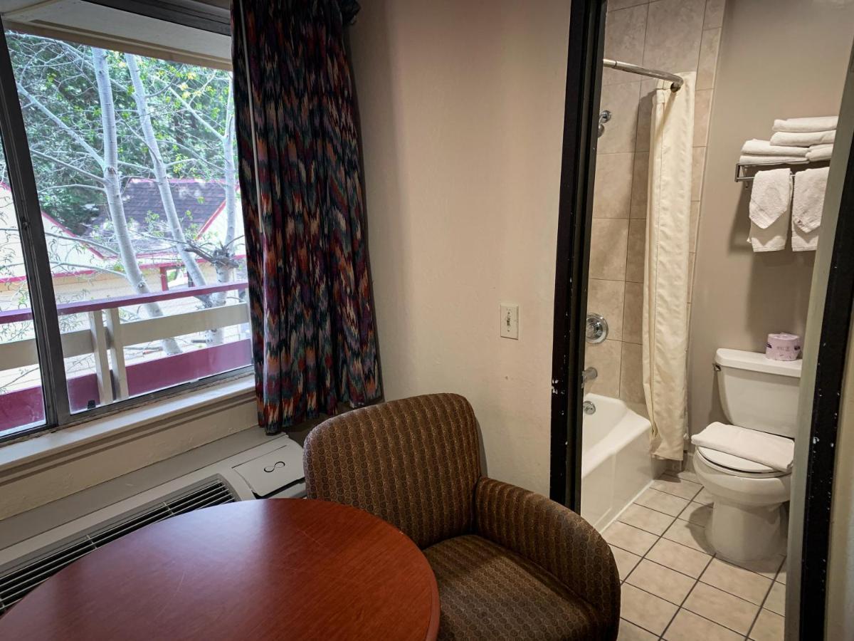 Ventura Grand Inn Mammoth Lakes Bagian luar foto