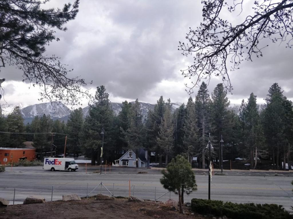 Ventura Grand Inn Mammoth Lakes Bagian luar foto
